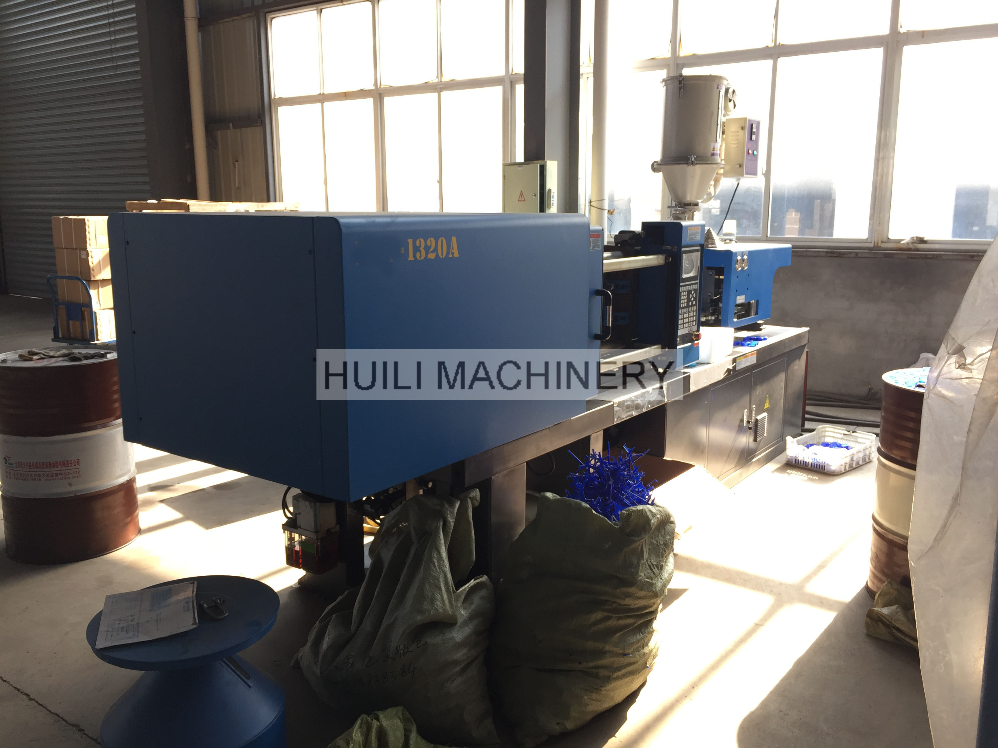 132T Small PET Preform Cap Plastic Bottle Injection Molding Machine