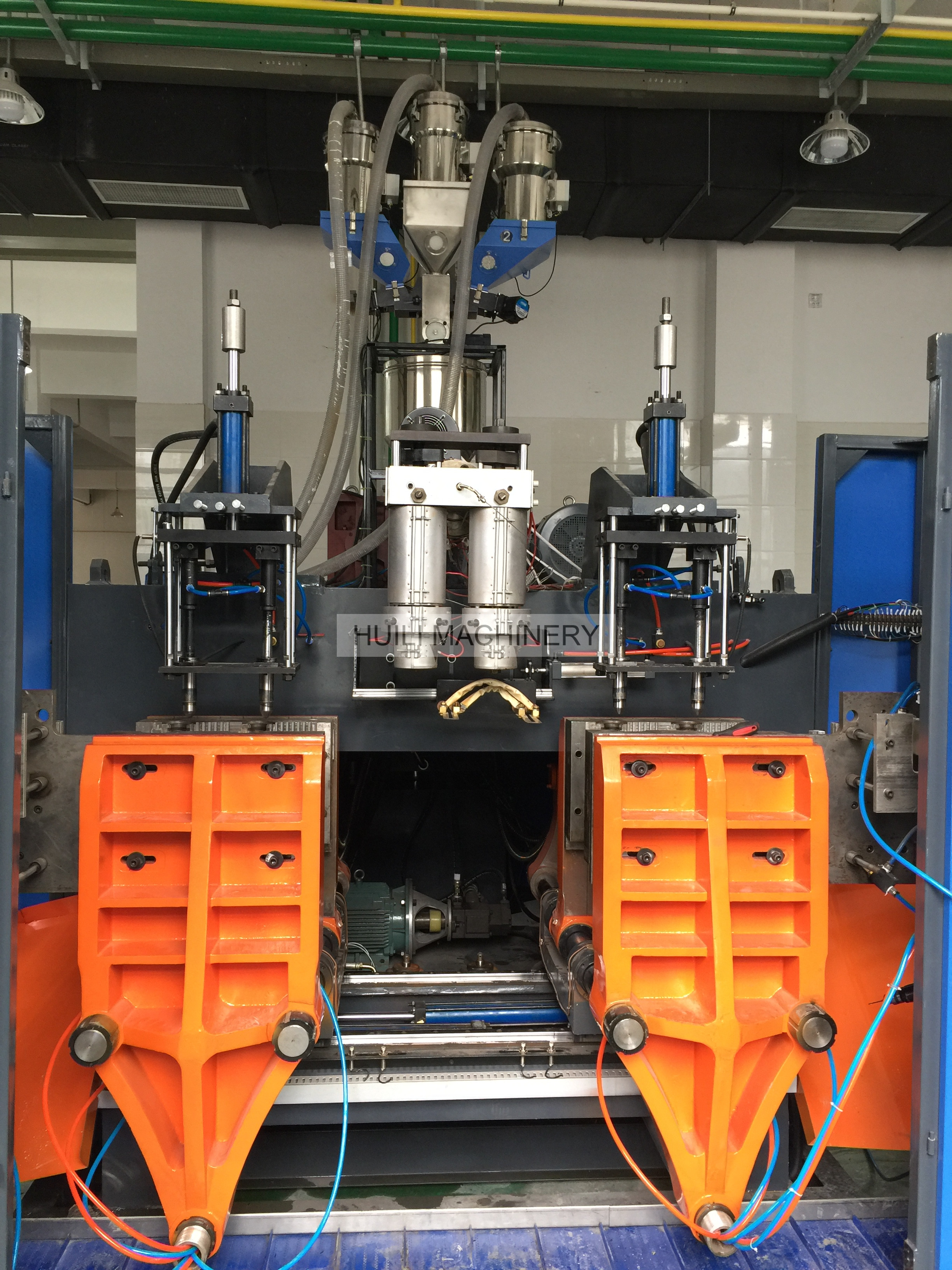 Double station extrusion blow molding machine