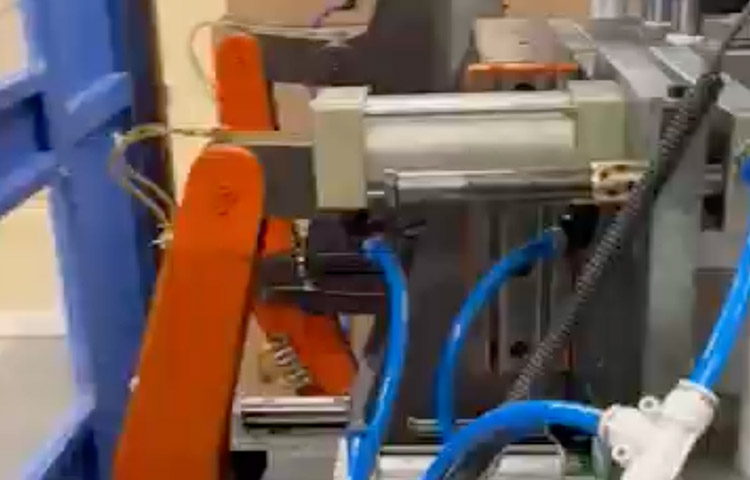 Extrusion-Blow-Molding-for-USA3.jpg